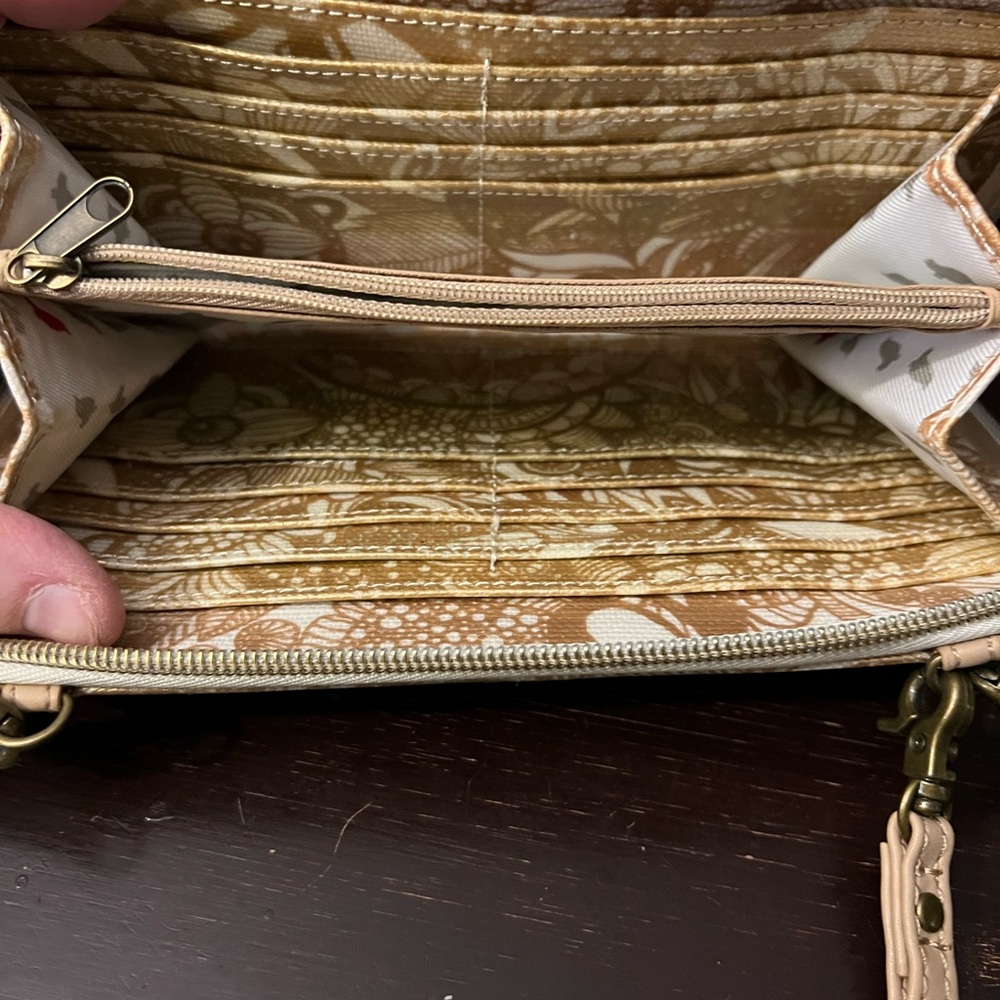 Sakroots Metallic Gold and Cream Crossbody Wallet - Picture 3 of 13